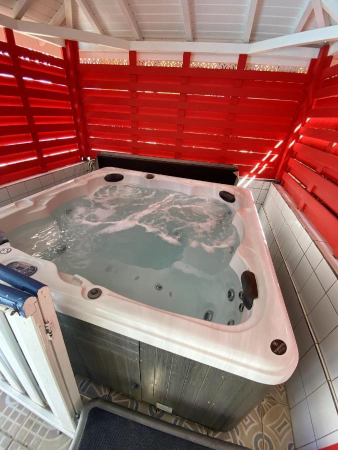 Appartement Moderne A Pointe Noire 36 M² Piscine & Jacuzzi 外观 照片